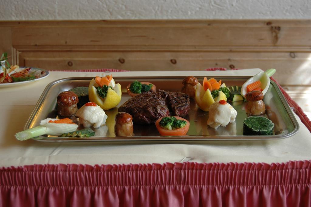 Poschiavo Suisse Hotel & Traditional Fondue Stube Exterior photo